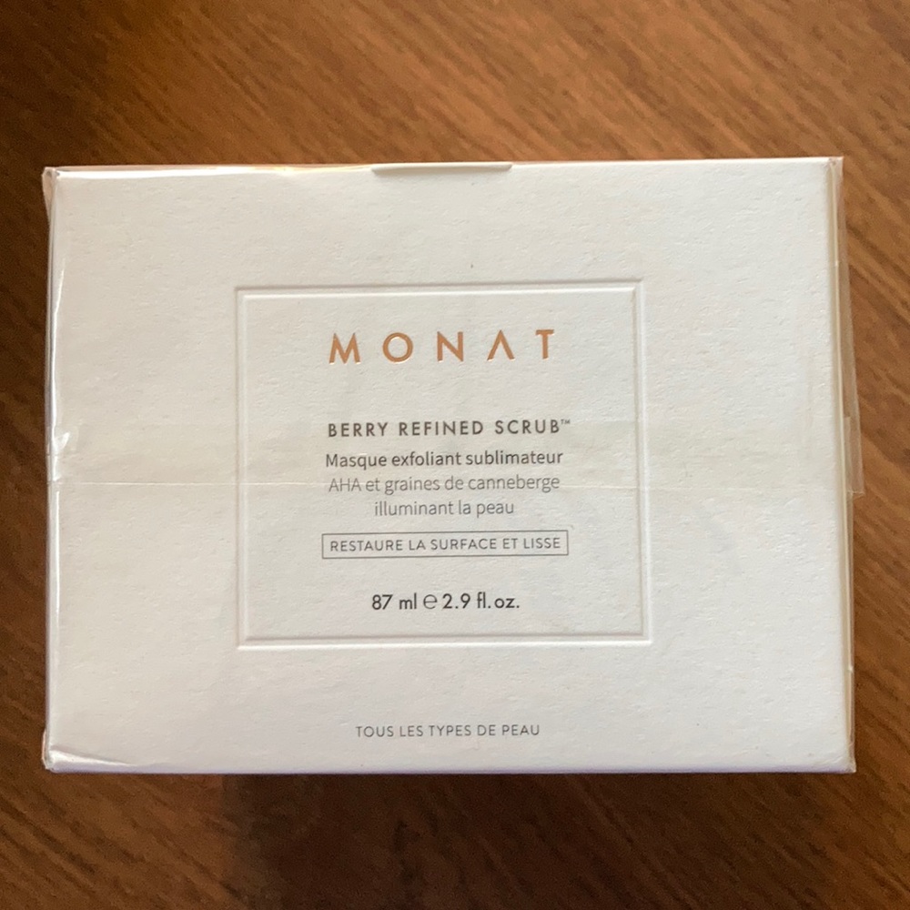 Monat berry refined face scrub